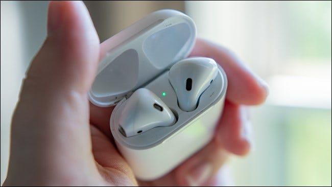 Apple AirPods Open Case