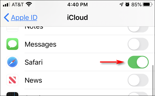 Tap the switch beside Safari in iCloud Settings on iPhone